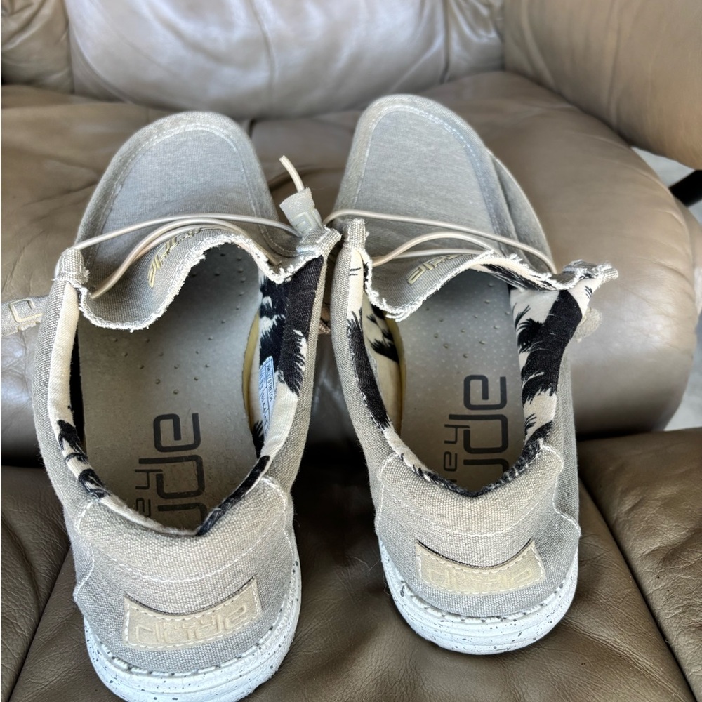 Hey Dude Men's Wally stretch beige in size 11
